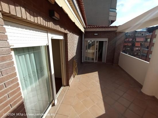 SE ALQUILA GRAN DUPLEX CON GARAJE EN EL CENTRO DE LA CIUDAD - ALICANTE