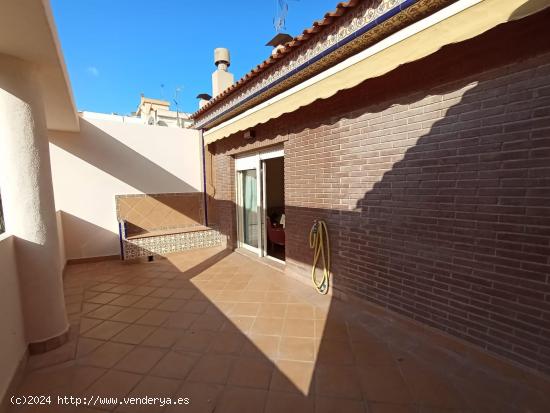 SE ALQUILA GRAN DUPLEX CON GARAJE EN EL CENTRO DE LA CIUDAD - ALICANTE