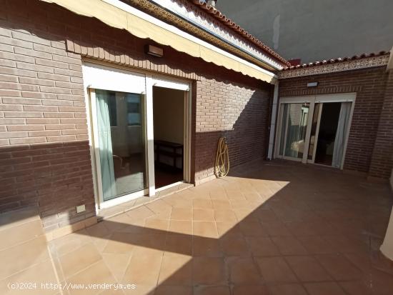 SE ALQUILA GRAN DUPLEX CON GARAJE EN EL CENTRO DE LA CIUDAD - ALICANTE