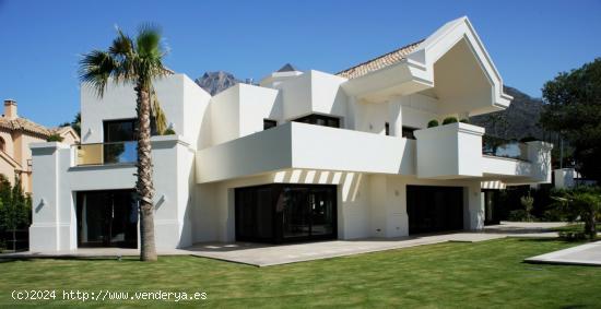 Lujosa y contemporanea villa en Sierra Blanca, Marbella - MALAGA