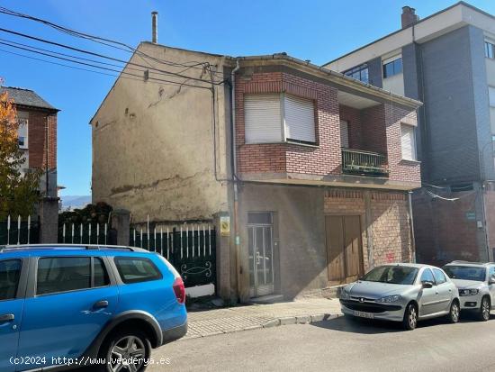 VENTA CASA CON TERRENO EN LA ZONA ALTA - LEON