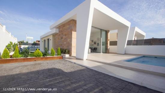  VENTA-OBRA NUEVA-VILLA-TORREVIEJA-3D-2B-135M2-PARCELA 400m2-SOLÁRIUM-PISCINA PRIVADA - ALICANTE 