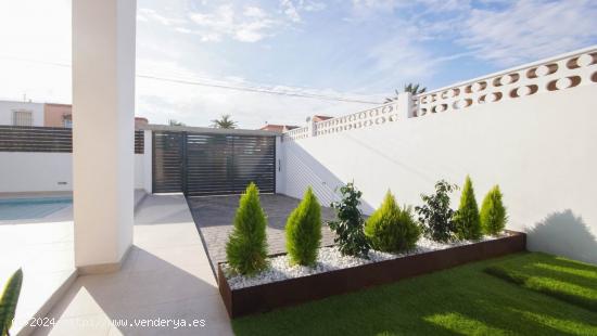 VENTA-OBRA NUEVA-VILLA-TORREVIEJA-3D-2B-135M2-PARCELA 400m2-SOLÁRIUM-PISCINA PRIVADA - ALICANTE