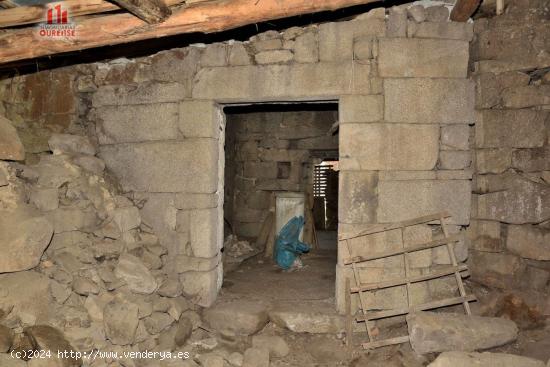 CASA PARA REFORMAR EN LA ZONA DE CASTRO DE BEIRO-AMOEIRO - ORENSE