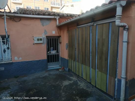  CASA EN LA ZONA DE SANTA ELENA PARA RECONSTRUCCIÓN - ZAMORA 