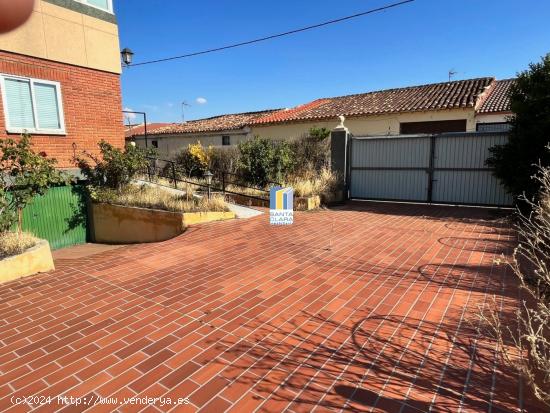 CASA CON PARCELA EN VENTA, CON 7 DORMITORIOS, JARDÍN Y NAVE EN VILLALUBE (ZAMORA) - ZAMORA