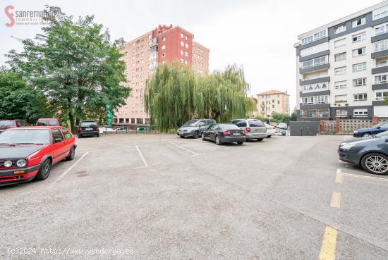 Garaje cerrado en la zona Dávila Centro de Santander - CANTABRIA