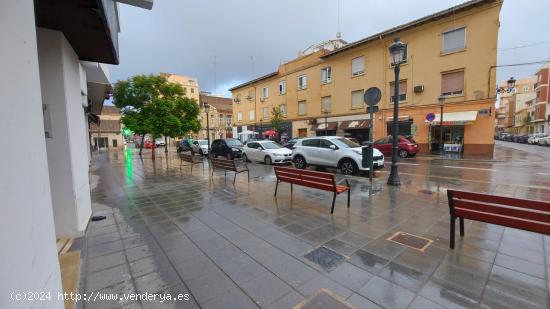 ** EL LOCAL QUE NECESITAS PARA TU NEGOCIO ** EXCELENTE UBICACION EN EL CABANYAL ** Ubicado en Av. de