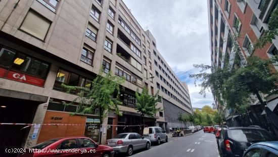 Oficina con garaje directo opcional en edificio con seguridad. - VIZCAYA