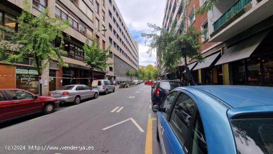 Oficina con garaje directo opcional en edificio con seguridad. - VIZCAYA