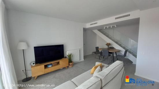 Ático Dúplex de 2 Habitaciones y Buhardilla, Terraza de 50 m², Piscina Comunitaria, PK y Trastero