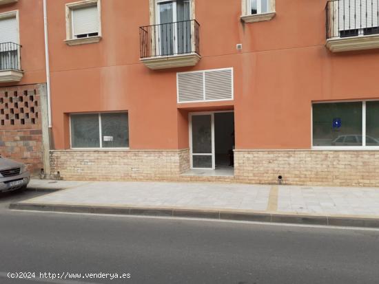  LOCAL COMERCIAL CÉNTRICO EN MACAEL ALMERÍA. - ALMERIA 