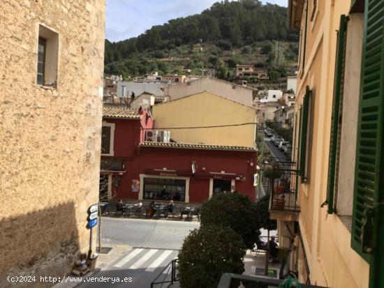 VIVIENDA INDEPENDIENTE DE 3 PLANTAS EN PUEBLO DE BUNYOLA - BALEARES