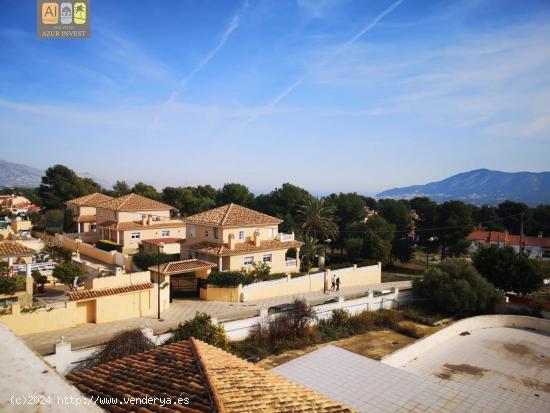 Casa con terreno y nave con oficinas en urbanización Coblanca en la Nucia en terrerno urbano - ALIC