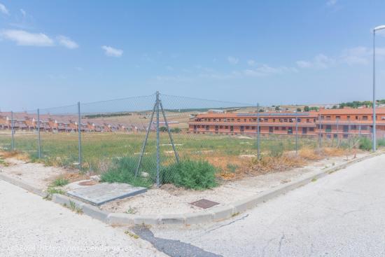 Terreno urbano consolidado de 3.439 m2 en venta en Recas (Toledo) - TOLEDO