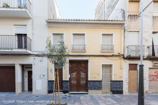 AHORA ES TU OPORTUNIDAD PARA VIVIR EN LA MEJOR CALLE DE GANDIA - VALENCIA