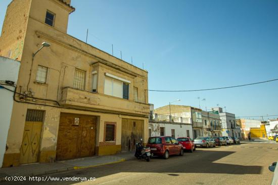  CASA PARA REFORMAR EN SAN ROQUE BADAJOZ - BADAJOZ 