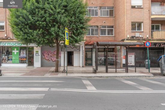 Local comercial en la mejor zona de la carretera de la Sierra - GRANADA