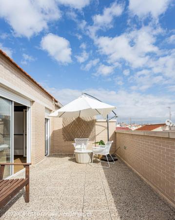 Ático seminuevo con amplia terraza . Zona el Carmen. - MURCIA