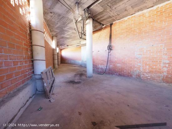 SE VENDE LOCAL COMERCIAL EN TERRASSA, ZONA ROC BLANC - BARCELONA