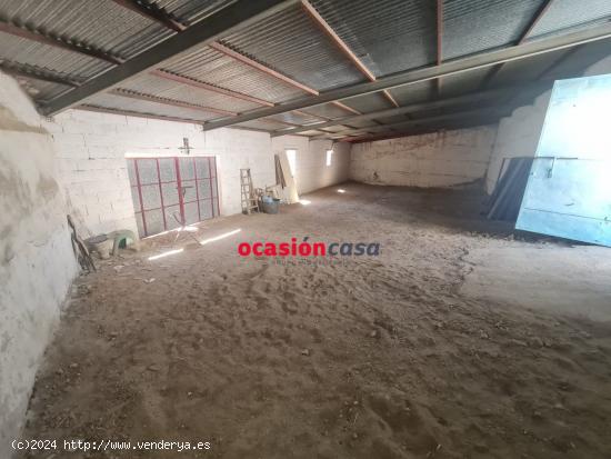 COCHERA CON GRAN PATIO A LA VENTA - CORDOBA