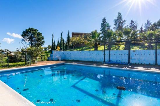  Entrerríos - Gran Casa 4 Dormitorios con Piscina, Jardín, Garaje y Trastero - MALAGA 