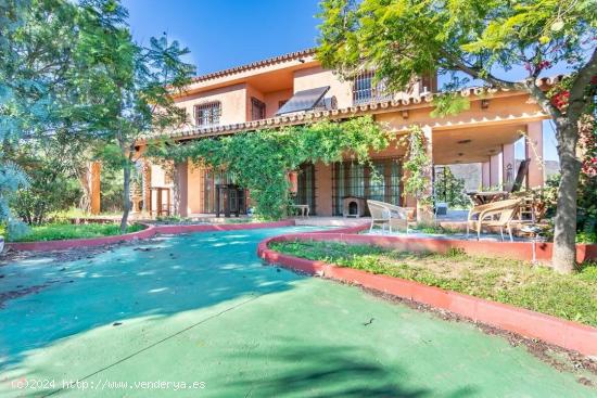 Entrerríos - Gran Casa 4 Dormitorios con Piscina, Jardín, Garaje y Trastero - MALAGA