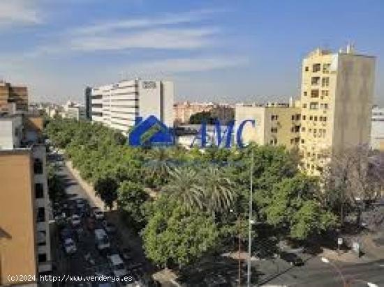 MAGNÍFICA PLAZA PARKING, AVDA. RAMON CAJAL, EDIFICIO NOBEL - SEVILLA