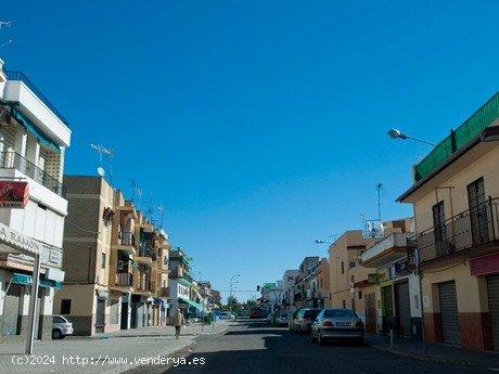  CASA EN VENTA EN TORREBLANCA, CON DOS PISOS Y COCHERA - SEVILLA 