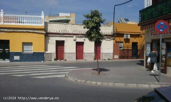 CASA EN VENTA EN TORREBLANCA, CON DOS PISOS Y COCHERA - SEVILLA