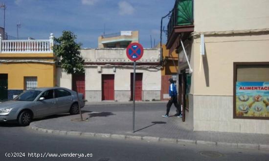 CASA EN VENTA EN TORREBLANCA, CON DOS PISOS Y COCHERA - SEVILLA