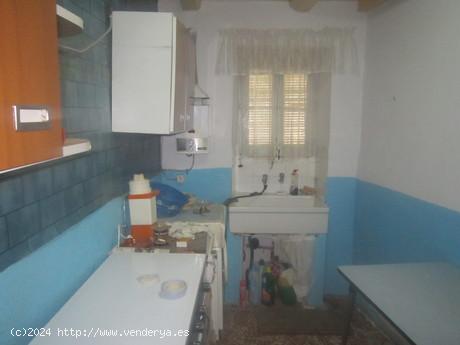 SE VENDE CASA EN VALDERAS CON BODEGA, PATIO Y POSIBILIDAD GARAJE. - LEON