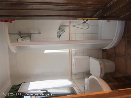 SE VENDE CHALET REFORMADO EN URB. VALJUNCO CON PISCINA PARTICULAR. - LEON