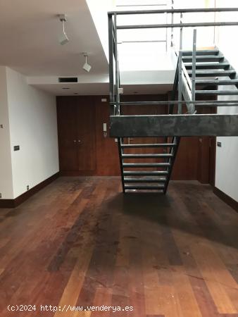 DÚPLEX DE 113 M2, NUEVO, 2 HAB., SALÓN, COCINA, 3 BAÑOS. CALIDADES LUJO - LEON