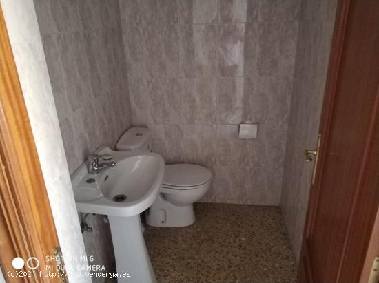 SE VENDE PISO EN EL CENTRO, 3 HAB., SALÓN, COCINA, BAÑO, TRASTERO, 2º SIN ASCENSOR. - LEON