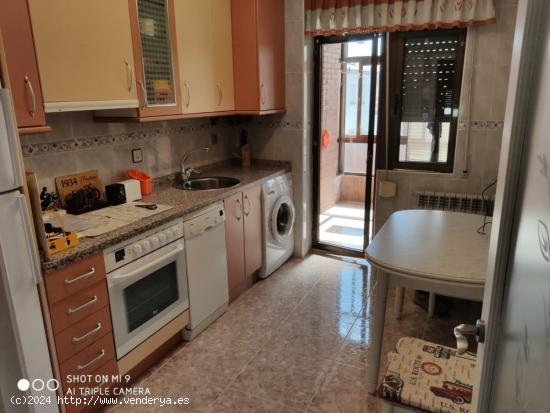 SE VENDE PISO DE 83 M2, REFORMADO Y AMUEBLADO EN VALENCIA DE DON JUAN. POCA COMUNIDAD - LEON