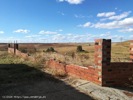 SE VENDE SOLAR DE 350 M2 EN CASTILFALÉ, A 10 MINUTOS DE VALENCIA DE DON JUAN. - LEON