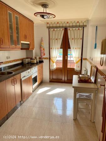  SE VENDE APARTAMENTO EN EL CENTRO DE VALENCIA DE DON JUAN, 77 M2, COCINA, SALÓN, 2 HAB., 2 BAÑOS.  