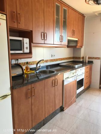 SE VENDE APARTAMENTO EN EL CENTRO DE VALENCIA DE DON JUAN, 77 M2, COCINA, SALÓN, 2 HAB., 2 BAÑOS. 