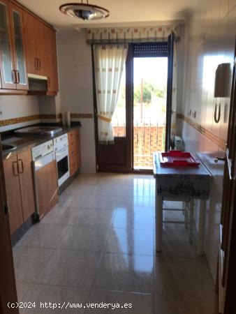 SE VENDE APARTAMENTO EN EL CENTRO DE VALENCIA DE DON JUAN, 77 M2, COCINA, SALÓN, 2 HAB., 2 BAÑOS. 