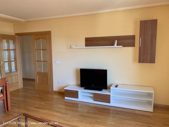 SE VENDE APARTAMENTO EN EL CENTRO DE VALENCIA DE DON JUAN, 77 M2, COCINA, SALÓN, 2 HAB., 2 BAÑOS. 