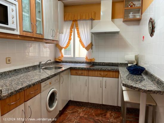 SE VENDE APARTAMENTO EN EL CENTRO DE VALENCIA DE DON JUAN, COCINA, SALÓN, 2 HAB., BAÑO, ASCENSOR. 