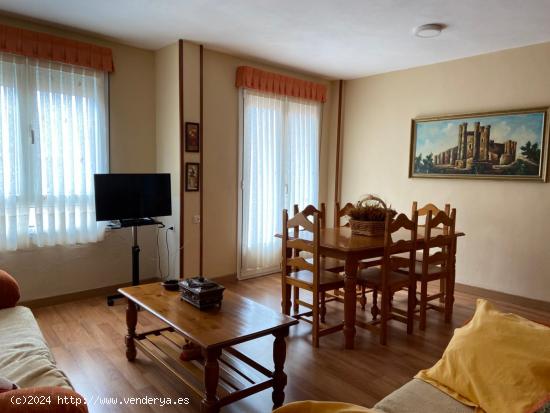 SE VENDE APARTAMENTO EN EL CENTRO DE VALENCIA DE DON JUAN, COCINA, SALÓN, 2 HAB., BAÑO, ASCENSOR. 