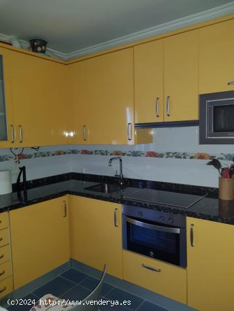 SE VENDE APARTAMENTO EN VALDERAS, 60 M2, COCINA AMUEBLADA, SALÓN, 2 HAB., BAÑO, DESPENSA, ASCENSOR