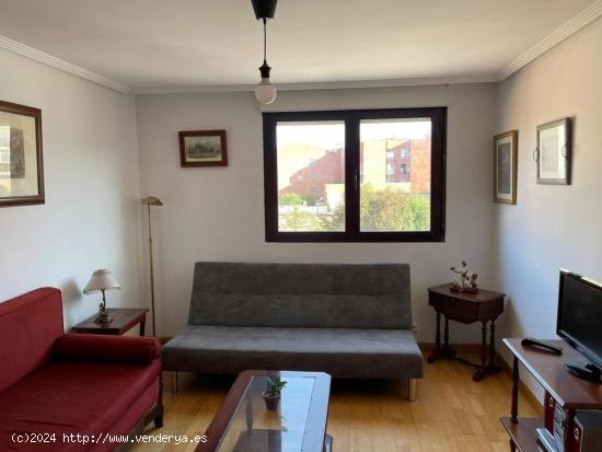 SE VENDE APARTAMENTO EN EL CENTRO DE VALENCIA DE DON JUAN, 74 M2, COCINA, SALÓN, 2 HAB., 2 BAÑOS. 