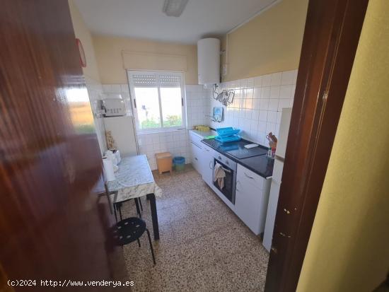 SE VENDE APARTAMENTO AMUEBLADO, 60 M2, COCINA, SALÓN, 2 HAB Y BAÑO. - LEON