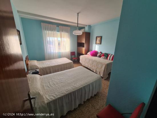 SE VENDE APARTAMENTO AMUEBLADO, 60 M2, COCINA, SALÓN, 2 HAB Y BAÑO. - LEON