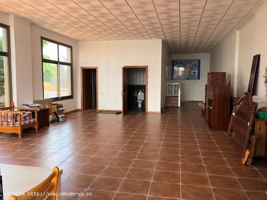 OPORTUNIDAD DE INVERSION CASA CON 3 APARTAMENTOS Y 3 LOCALES - SANTA CRUZ DE TENERIFE