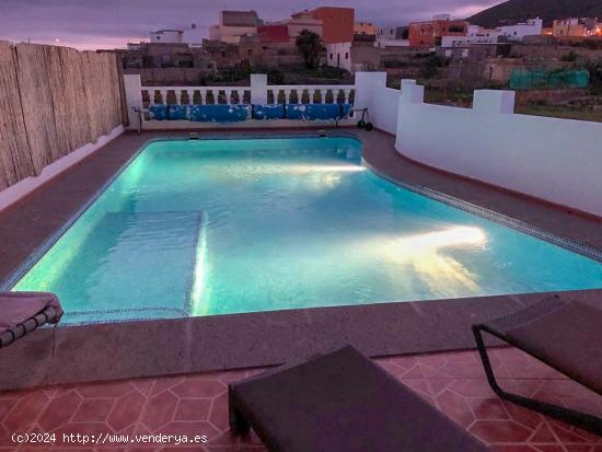 Se vende casa unifamiliar y apartamento en Charco del Pino - SANTA CRUZ DE TENERIFE