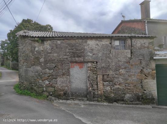 CASA DE PIEDRA PARA RESTAURAR CON FINCA - A CORUÑA